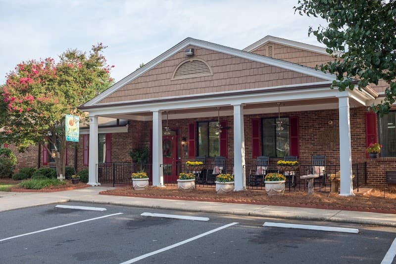 Photo of White Oak Manor - Charlotte